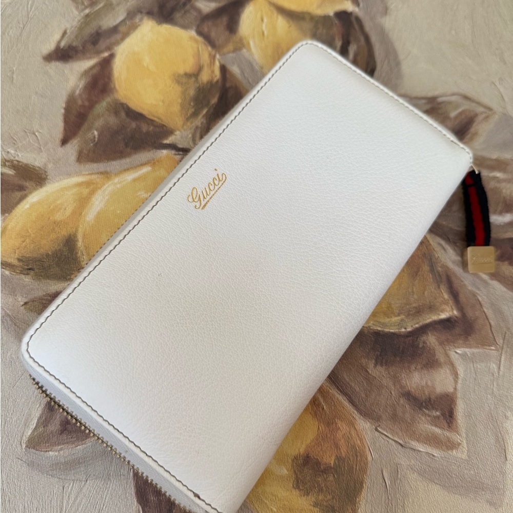 Gucci  Zip around Wallet
